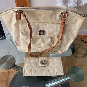 Coach White Patent Leather Shoulder Bag And Wallet
